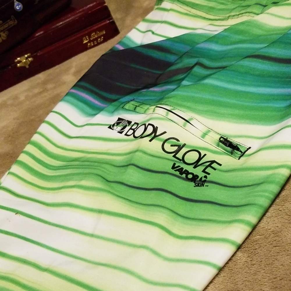 💥💥 HP 💥💥BODYGLOVE mens swim trunks - Picture 1 of 7